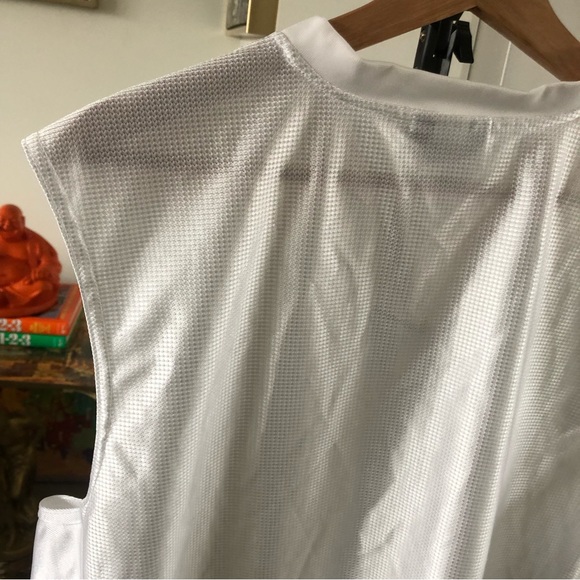 Nike sleeveless shirt - Picture 6 of 7